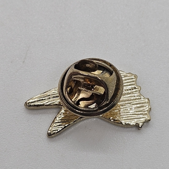 enamel chili pepper pin - Picture 4 of 4